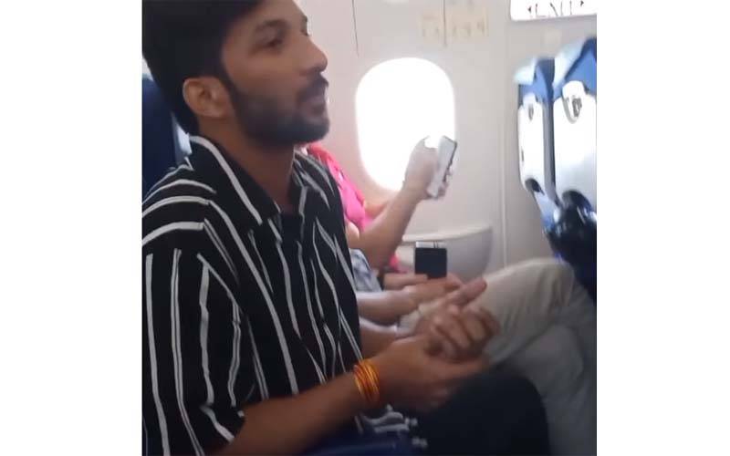 بھارتی فلائٹ میں مسافر نے ایئر ہوسٹس کو بلا کر ایسی فرمائش کر دی کہ ساتھ بیٹھے لوگ بھی حیران رہ گئے 