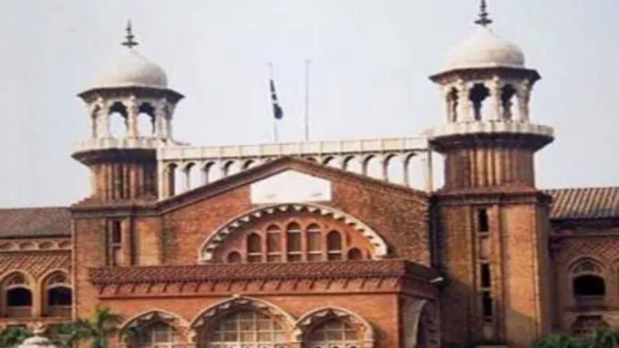 لاہور ہائیکورٹ کاپی ٹی آئی رہنما فوادچودھری کو پیش کرنے کا حکم 