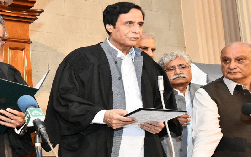 سابق وزیراعلیٰ پنجاب چوہدری پرویز الٰہی کے قریبی رشتہ داروں کے خلاف بھی مقدمہ درج 