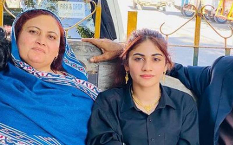 مرحوم عامر لیاقت کی سابقہ اہلیہ دانیہ شاہ کی والدہ ایک مرتبہ پھر میدان میں آ گئیں، بیان جاری کر دیا 