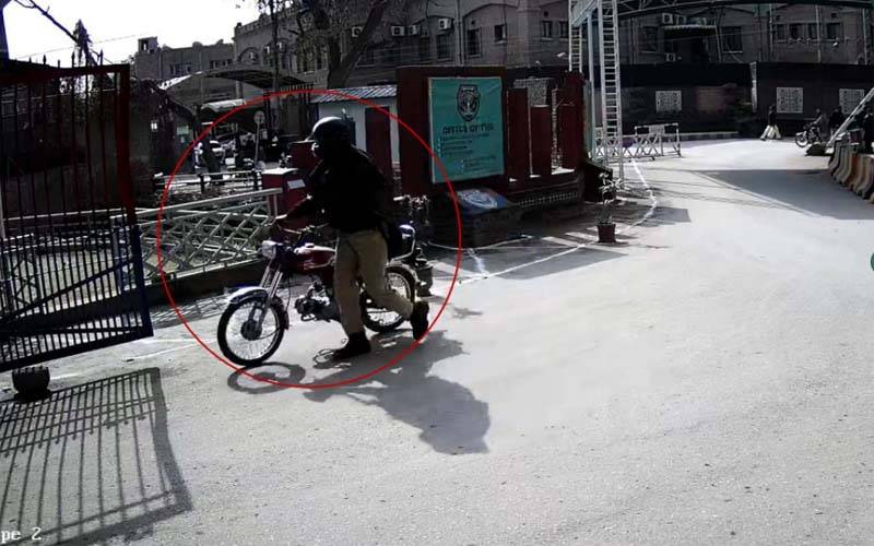 پولیس لائنز پشاور میں خود کش حملہ کرنے والے مبینہ حملہ آور کی ویڈیو سامنے آگئی