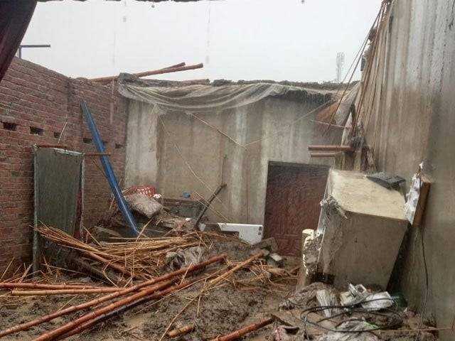 لاہور میں مکان کی چھت گرنے سے ایک شخص جاں بحق
