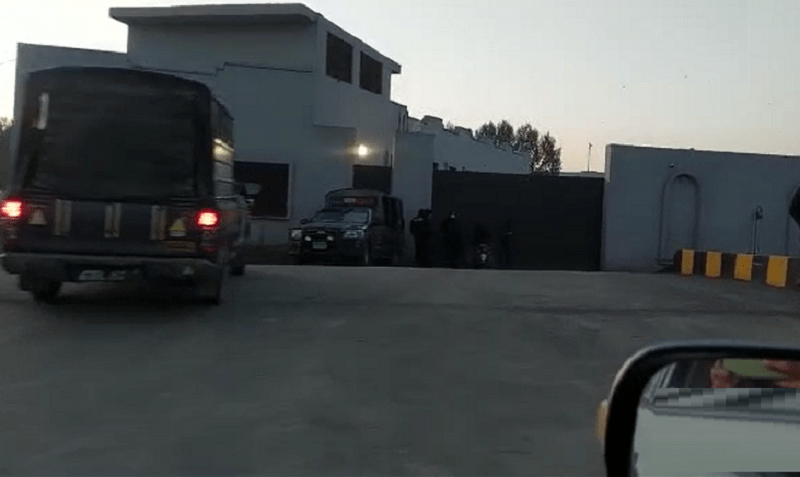 گجرات پولیس نے پرویز الہٰی کے 2 ملازمین کو حراست میں لے لیا