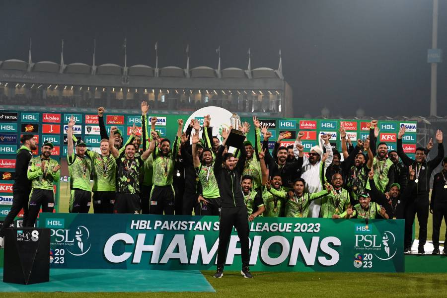 Photo of Lahore Qalandar team with PSL 8 trophy

 | Pro IQRA News