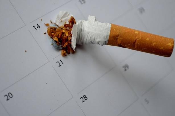 14 سالہ سروس میں 4500 سے زیادہ بار سگریٹ پینے کی بریک لینے والے سرکاری ملازم کو بھاری جرمانہ