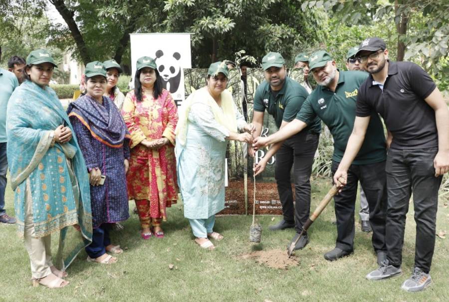  گورنمنٹ کالج ویمن یونیورسٹی فیصل آباد میں 2000پودے لگانے کا آغاز ہو گیا
