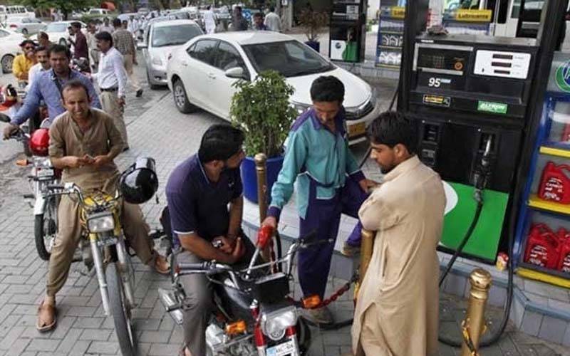 یکم دسمبر سےپیٹرول اور ڈیزل کتنا سستا ہونے کا امکان ہے ؟ پاکستانیوں کیلئے خوشخبری  