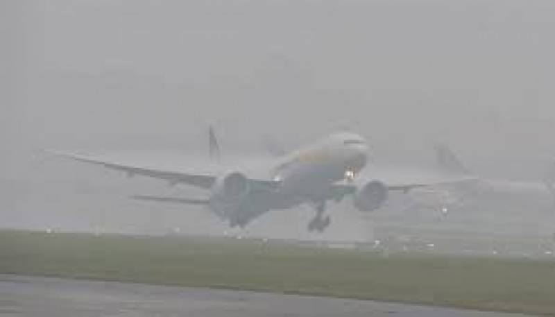 ہزاروں فٹ بلندی پر محو پرواز 276 مسافروں سے بھرے جہاز کا انجن بند ہو گیا، چنگاریاں نکلنے لگیں، کراچی ایئرپورٹ پر ہنگامی لینڈنگ  