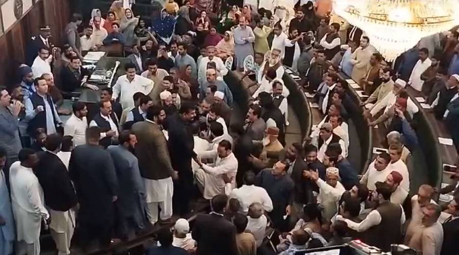 کراچی:سٹی کونسل کا اجلاس،تحریک انصاف دوگروپوں میں تقسیم