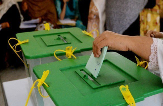 کچھ حلقوں میں دھاندلی کے الزامات لیکن بے ضابطگیوں پر قانونی کارروائی آگے کیسے بڑھتی ہے اور کتنا وقت لگ سکتا ہے؟ وہ بات جو شاید آپ کو یاد نہیں