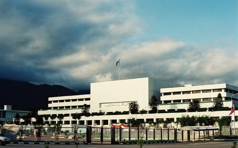 قومی اسمبلی اجلاس؛ سنی اتحاد کونسل کے ارکان نے تمام گیلریاں خالی کروانے کا مطالبہ کر دیا