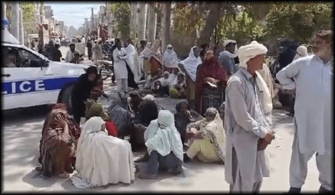  بےنظیرانکم سپورٹ پروگرام سینٹر پربدنظمی، بھگدڑ مچنے سے کئی خواتین کی حالت غیر ، متعدد زخمی