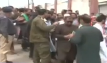 اڈیالا جیل کے مرکزی گیٹ پر احتجاج، گرفتار کیے گئے پی ٹی آئی کارکنان اب کہاں ہیں؟ پتہ چل گیا