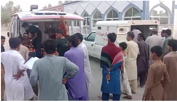 دادو: ٹرک اور لوڈر رکشہ میں تصادم،4 خواتین سمیت 5 افراد جاں بحق،چھ زخمی