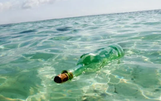 سمندر میں تیرتی بوتل میں موجود مواد کو شراب سمجھ کر پینے سے 4 ماہی گیر ہلاک، 2 کی حالت تشویشناک
