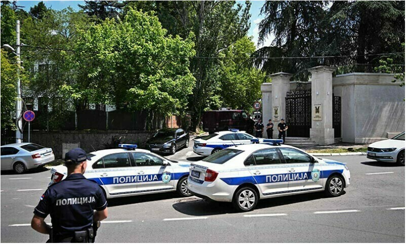 سربیا: اسرائیلی سفارتخانے کے باہر تیر حملے سے پولیس افسر زخمی، حملہ آور مارا گیا