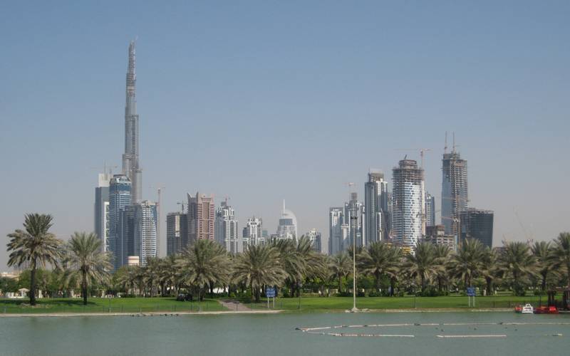 امارات میں ورک پرمٹ کے نئے قانون سے غیرملکی ملازمین کی زندگی مزید مشکل ہوگئی