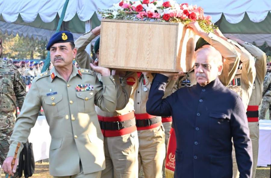  احتجاج کے دوران شہید اہلکاروں کی نمازجنازہ چکلالہ گیریژن میں ادا کر دی گئی ، وزیر اعظم اور آرمی چیف کی بھی شرکت