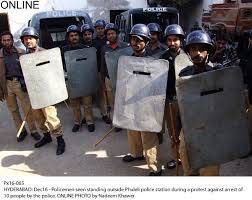وکلا ءکی گالیوں سے پولیس کا امیج متاثر ہوا، حیدرآباد کے 4 ایس ایچ اوز نے احتجاجاً چھٹی کی درخواست دیدی