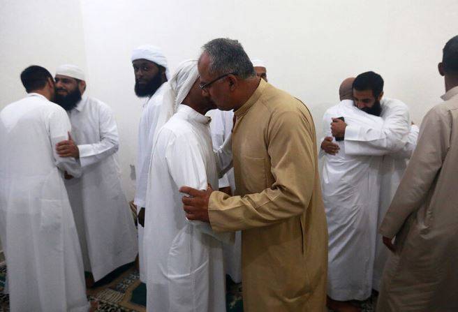 ’’بے شک اللہ تعالیٰ نرم خو ہے اور وہ ہر معاملے میں نرمی کو پسند کرتا ہے‘‘ حدیث