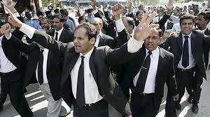 سندھ حکومت نے ایس ایس پی حیدرآبادکا تبادلہ کرکے وکلاء کا تنازع ختم کردیا