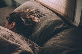 7 گھنٹے سے کم یا زیادہ سونا صحت سے متعلق پریشان کن خطرات کی علامت ہے:تحقیق