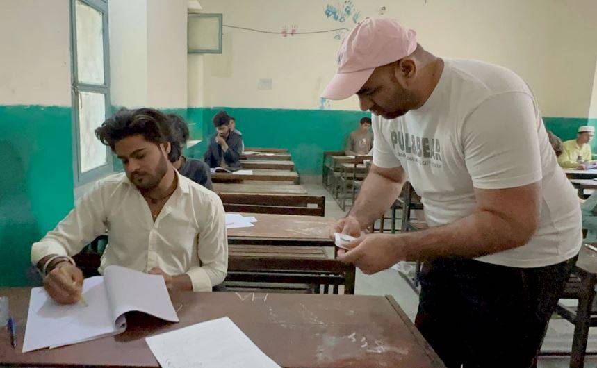 وزیر تعلیم کے مختلف امتحانی سنٹرز کے دورے، کتنے جعلی امیدوار پکڑ لیے ؟ جانیے
