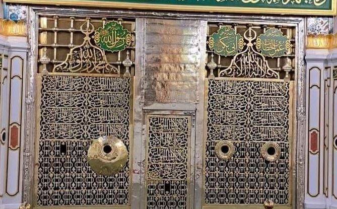 اسلام قبول کرنے سے پہلے جب والد نے حضرت ابو بکر صدیق رضی اللہ عنہ کو حکم دیا کہ وہ بت کو سجدہ کریں تو آپ نے آگے سے کیا کیا؟