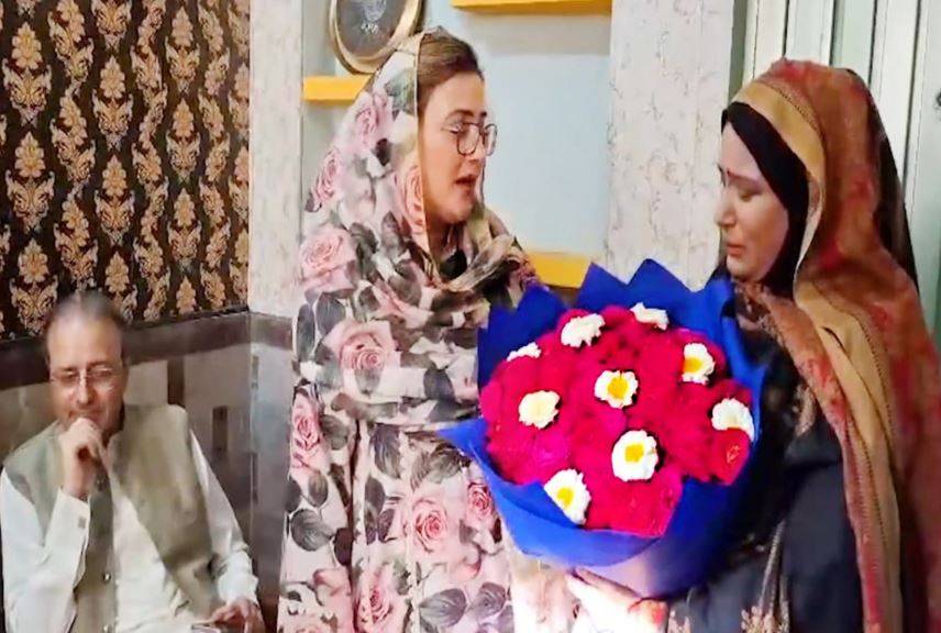 وزیر اطلاعات پنجاب عظمیٰ بخاری کی چیئر مین استحقاق کمیٹی سمیع اللہ خان کے ہمراہ نصیبو لال کے گھر آمد