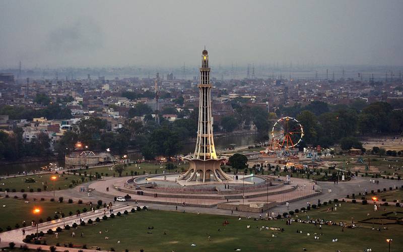 مینار پاکستان پر چڑھنے کی کوشش میں شہری گرفتار، تفتیش شروع