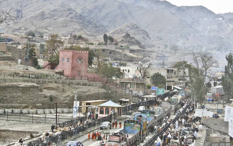 پاک افغان طور خم بارڈر 27 روز بعد کھل گیا، مسافروں کی پیدل آمدورفت شروع