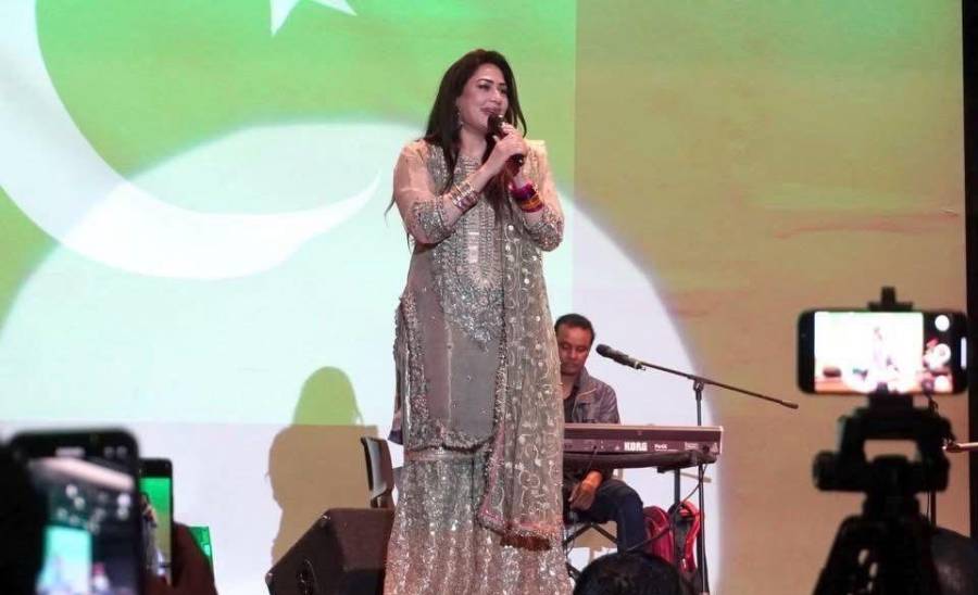 بارسلونا میں“عید فیملی شو”حمیرا ارشد،فضل جٹ اور حسن جہانگیر کے گانوں پر حاضرین کا رقص