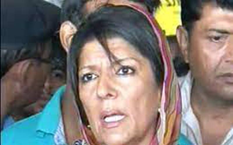 بانی پی ٹی آئی کی تینوں بہنوں کو حراست میں لے لیا گیا
