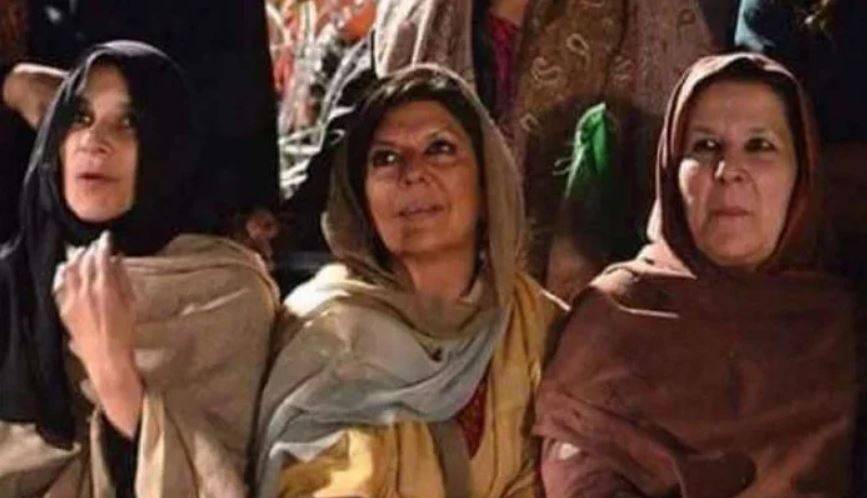 بانی پی ٹی آئی کی تینوں بہنوں نےدھرنا دیدیا