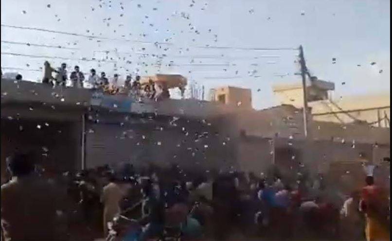 اپنی شادی میں نوٹ برسانے والے میک اپ آرٹسٹ کو 6 ماہ قید کی سزا سنادی گئی