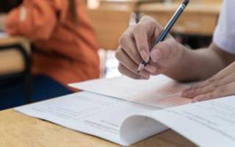 سکول اساتذہ کیلئے ڈریس کوڈ کی نئی ہدایات جاری ، فی میل ٹیچرز پر بھی پابندی لگ گئی