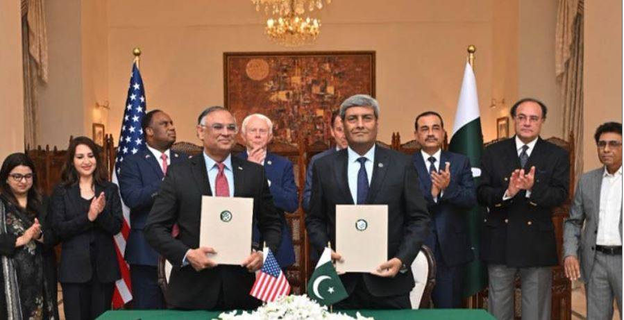 آرمی چیف جنرل سید عاصم منیر سے امریکی وفد کی ملاقات، آئی ٹی کے شعبے میں تعاون کے ایم او یوز پر دستخط