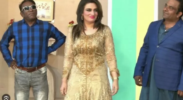 سٹیج ڈراموں میں اداکارائیں کیسے ملبوسات زیب تن کریں گی؟ حکومت طے کرے گی