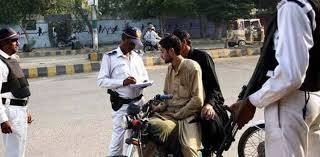 کراچی: ٹریفک قوانین کی خلاف ورزیاں،سزائیں اور بھاری جرمانوں کی تجاویزسامنے آگئیں