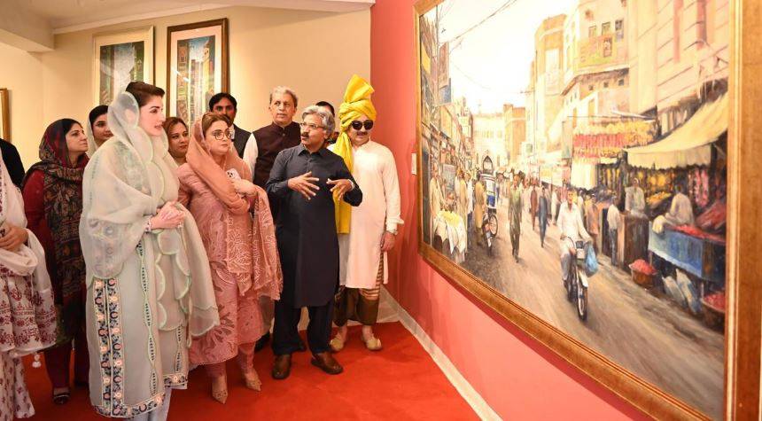وزیراعلیٰ مریم نوازکی”پنجاب دیہاڑ“کی تقریب میں شرکت، پرتپاک استقبال، پنجاب کے حسین نظاروں پر مشتمل آرٹ نمائش کا افتتاح کیا