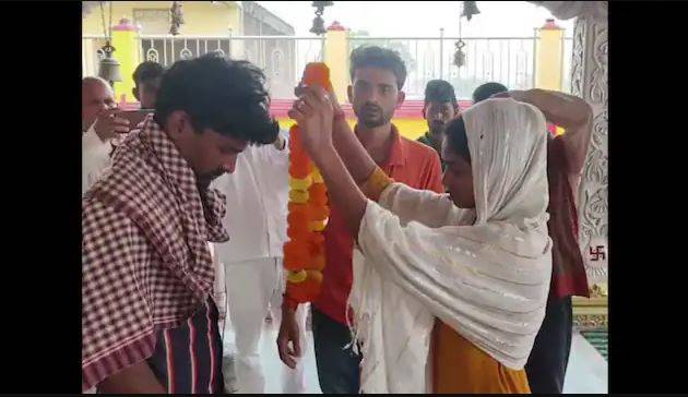 خاتون اپنے عاشق کے ساتھ رنگے ہاتھوں پکڑی گئی،  شوہر نے اسی سے شادی کروادی