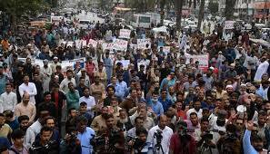 احتجاج کے باعث کاٹھور سپرہائی وے ٹریفک کیلئے بند، ملک بھر کو سامان کی ترسیل رک گئی