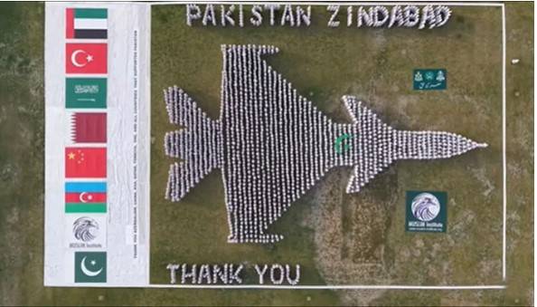 جھنگ میں شہریوں کا پاک فضائیہ کو خراجِ تحسین