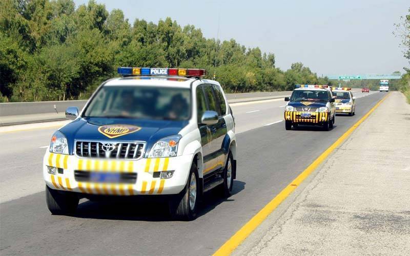  شیخوپورہ کے نزدیک کارحادثہ، تلاشی لینے پر ڈگی سے ایک شخص برآمد، یہ دراصل کون تھا؟ موٹروے پولیس کا بیان آگیا