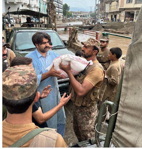 پاک فوج کا بونیر، سوات ، شانگلہ اور صوابی میں فلڈ ریلیف آپریشن پانچویں روز بھی جاری