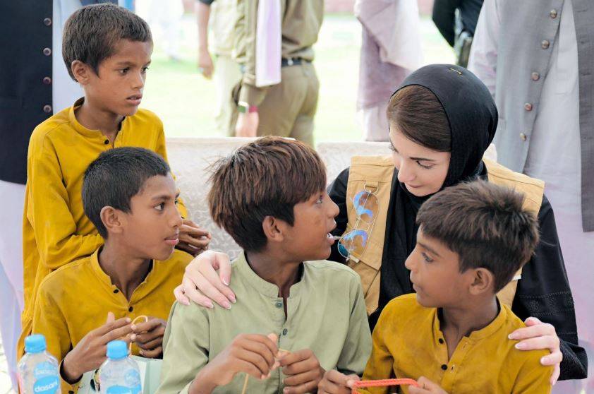 وزیر اعلیٰ تریموں بیراج پہنچ گئیں، سیلاب کی صورتحال کا جائزہ لیا ،جدید ٹیکنالوجی استعمال میں لانے کا حکم 