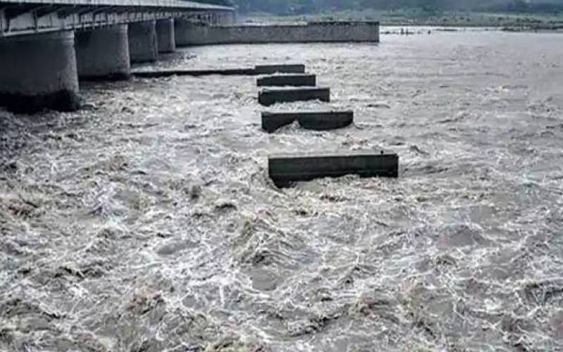 دریائے ستلج میں طغیانی، لودھراں کی تحصیل کہروڑ پکا میں ہزاروں ایکڑ زمین زیر آب، اگلے 24 گھنٹے اہم قرار
