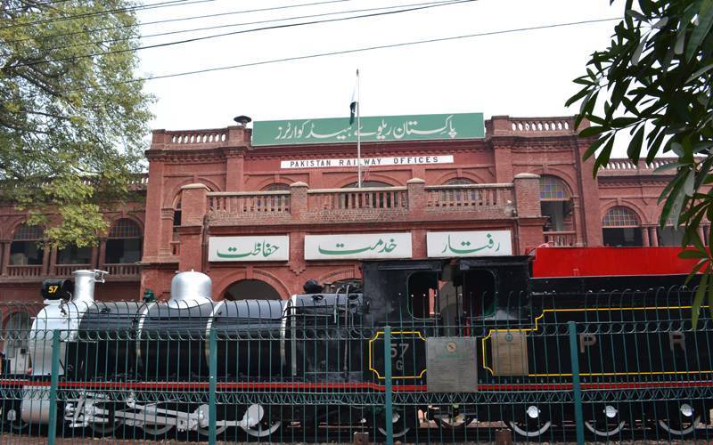 پاکستان ریلویز کی لیز اراضی کاغلط استعمال، ملازمین کی ملی بھگت سے گودام کے بجائے دکانیں بناکر کروڑوں روپے کمائےجانےکاانکشاف