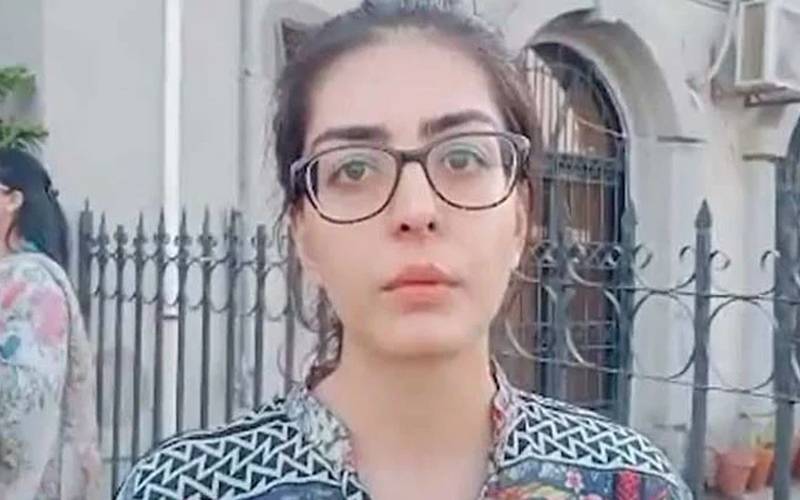 متنازع ٹویٹ کیس: ایمان مزاری اور ان کے شوہر کے وارنٹ گرفتاری منسوخ