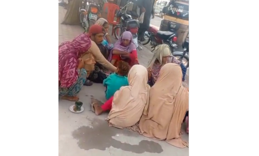 حسن ابدال لاری اڈے پر گدا گروں کا اجلاس،  راولپنڈی اسلام آباد کے گداگروں نے بھیک مانگنے کے علاقوں اور ایام کاتعین کرلیا، خلاف ورزی پر جرمانوں کا فیصلہ 
